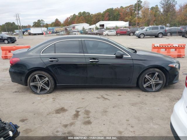 WDD3G4EB0KW029367 Mercedes-Benz A 220
