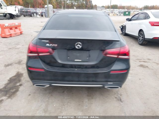 WDD3G4EB0KW029367 Mercedes-Benz A 220