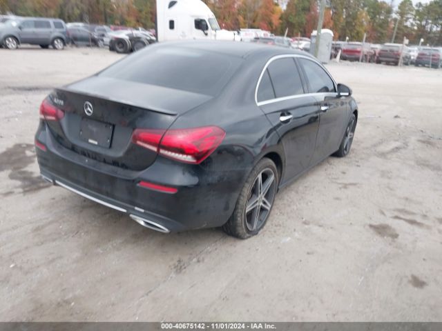 WDD3G4EB0KW029367 Mercedes-Benz A 220