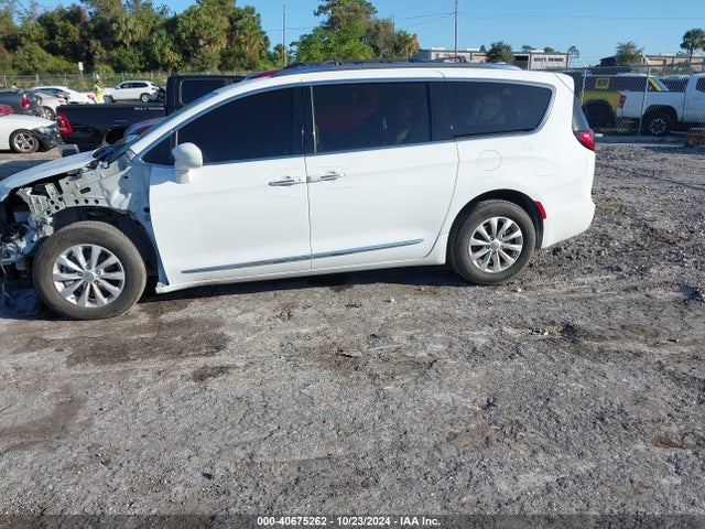2C4RC1BG2KR561095 Chrysler Pacifica Touring L