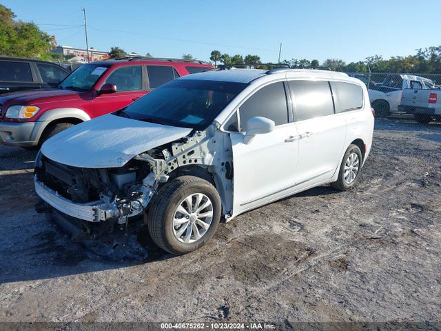 Chrysler Pacifica Touring L 2019 2C4RC1BG2KR561095 Image 2