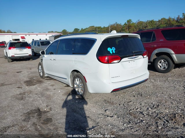 2C4RC1BG2KR561095 Chrysler Pacifica Touring L