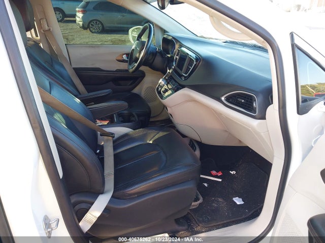 2C4RC1BG2KR561095 Chrysler Pacifica Touring L
