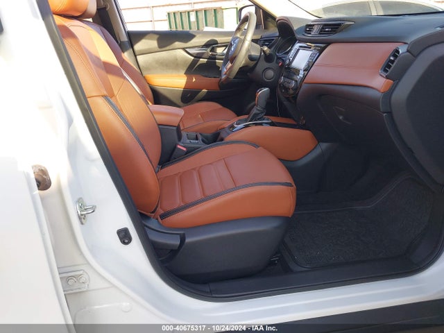 5N1AT2MV4HC857943 Nissan Rogue Sl