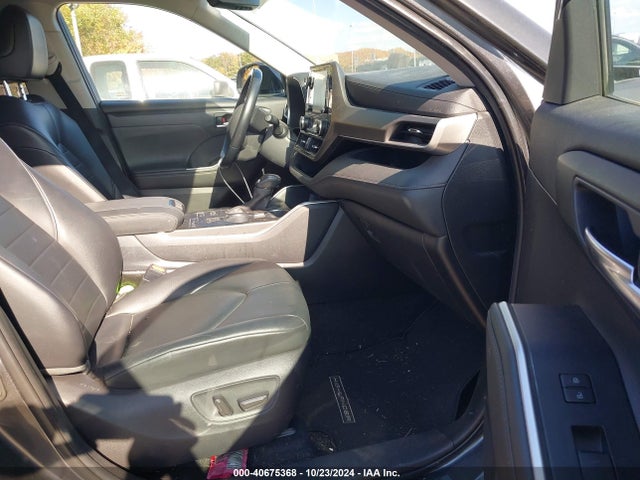 5TDGZRBH6LS010111 Toyota Highlander Xle