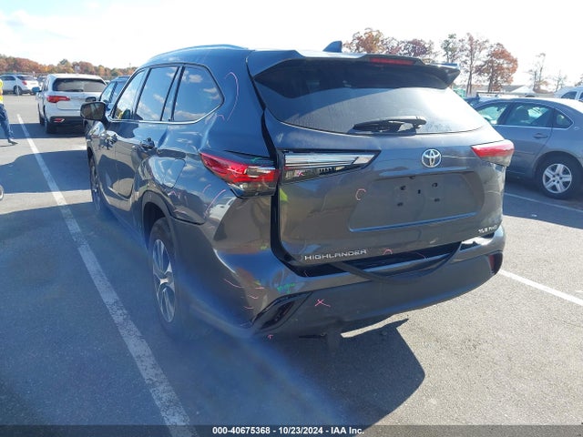 5TDGZRBH6LS010111 Toyota Highlander Xle