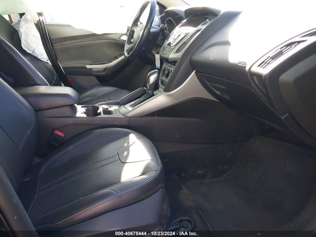 1FADP3K25EL271824 Ford FOCUS SE