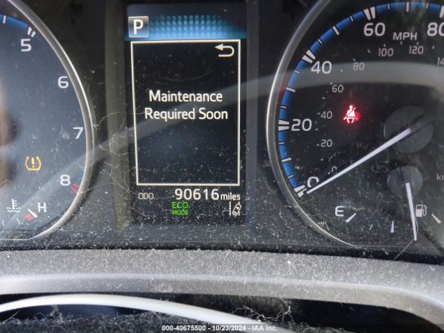 JTMZFREV6HJ722285 Toyota RAV4 LE