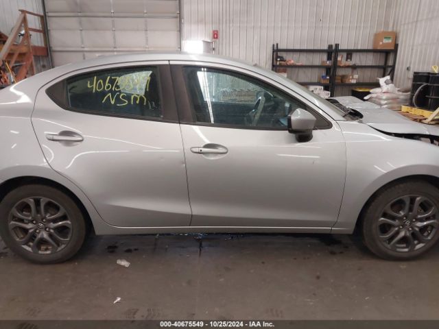 3MYDLBYVXKY518390 Toyota YARIS LE