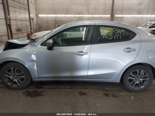 3MYDLBYVXKY518390 Toyota YARIS LE