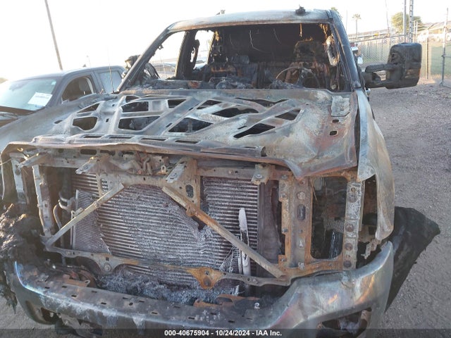 1GT12YE8XFF677008 GMC Sierra 2500hd Sle