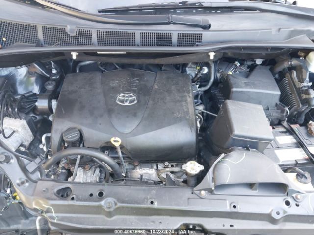 5TDYZ3DC6KS019800 Toyota Sienna Xle 8 Passenger