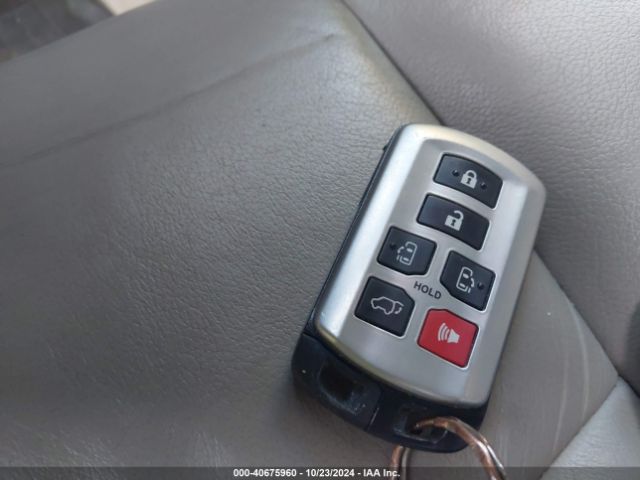 5TDYZ3DC6KS019800 Toyota Sienna Xle 8 Passenger