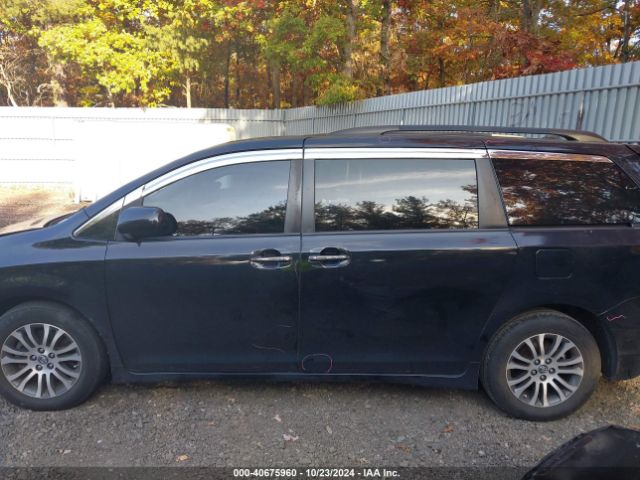 5TDYZ3DC6KS019800 Toyota Sienna Xle 8 Passenger