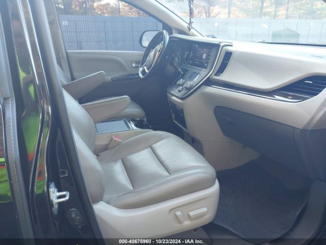 5TDYZ3DC6KS019800 Toyota Sienna Xle 8 Passenger