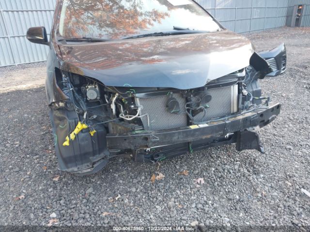 5TDYZ3DC6KS019800 Toyota Sienna Xle 8 Passenger