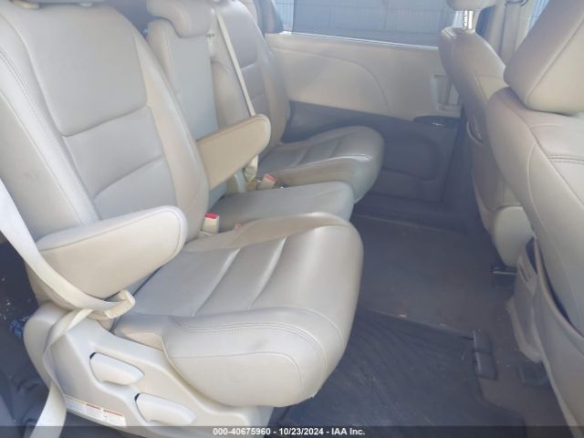 5TDYZ3DC6KS019800 Toyota Sienna Xle 8 Passenger
