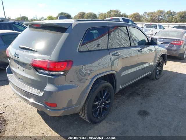 1C4RJEAG2NC128131 Jeep Grand Cherokee Wk Laredo X 4x2