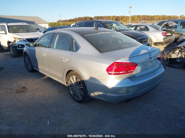 1VWBT7A30FC050662 Volkswagen Passat 1.8t Sport