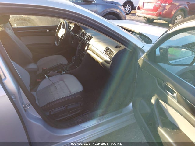 1VWBT7A30FC050662 Volkswagen Passat 1.8t Sport