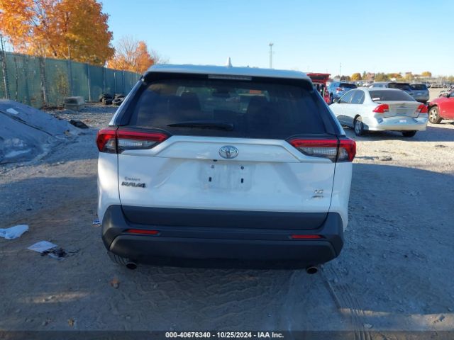 2T3G1RFV9PC364119 Toyota RAV4 LE