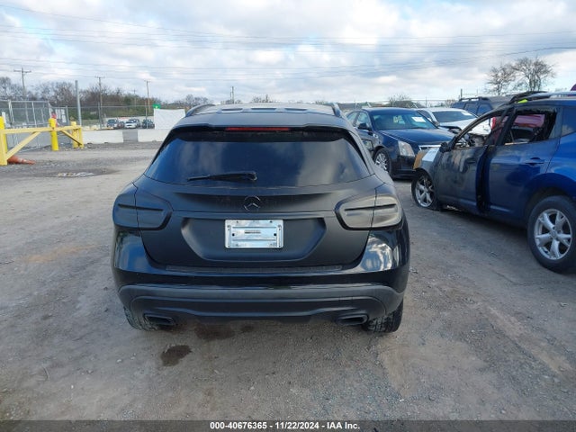WDCTG4EB5GJ208044 Mercedes-Benz GLA 250