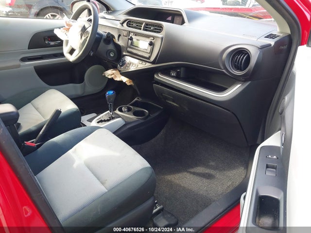 JTDKDTB32E1563073 Toyota Prius C Two