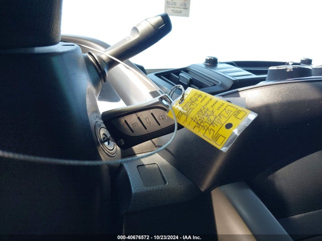 Toyota RAV4 LE 2018 JTMBFREV1JJ215382 Image 11