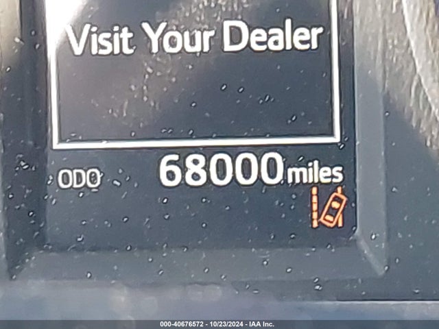 Toyota RAV4 LE 2018 JTMBFREV1JJ215382 Image 15
