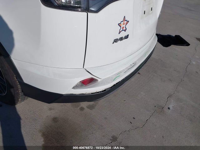 Toyota RAV4 LE 2018 JTMBFREV1JJ215382 Image 18