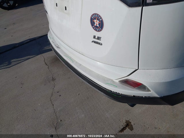 Toyota RAV4 LE 2018 JTMBFREV1JJ215382 Image 19