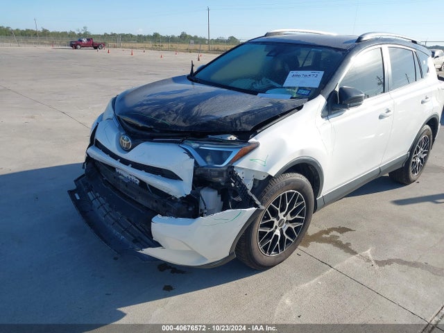 Toyota RAV4 LE 2018 JTMBFREV1JJ215382 Image 2