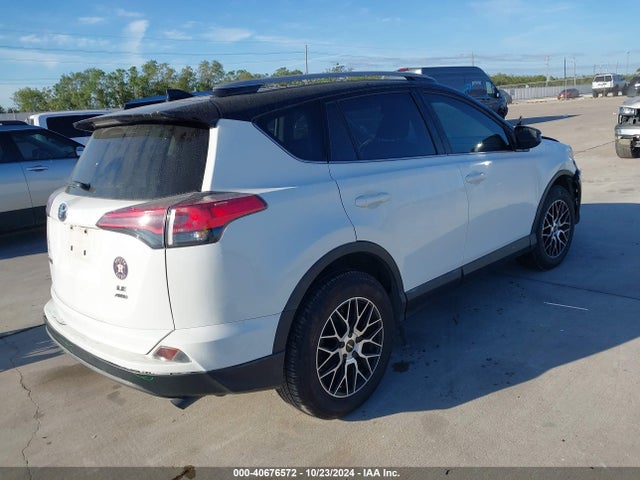 Toyota RAV4 LE 2018 JTMBFREV1JJ215382 Image 4
