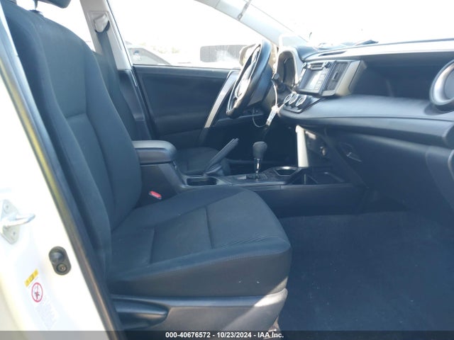 Toyota RAV4 LE 2018 JTMBFREV1JJ215382 Image 5