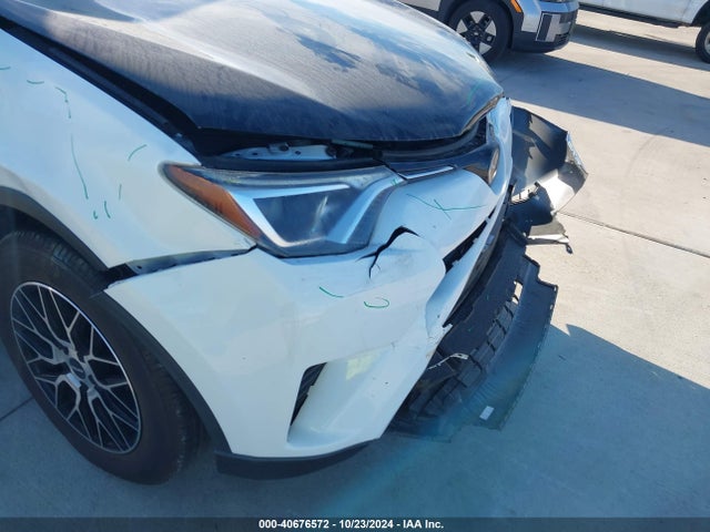 Toyota RAV4 LE 2018 JTMBFREV1JJ215382 Image 6