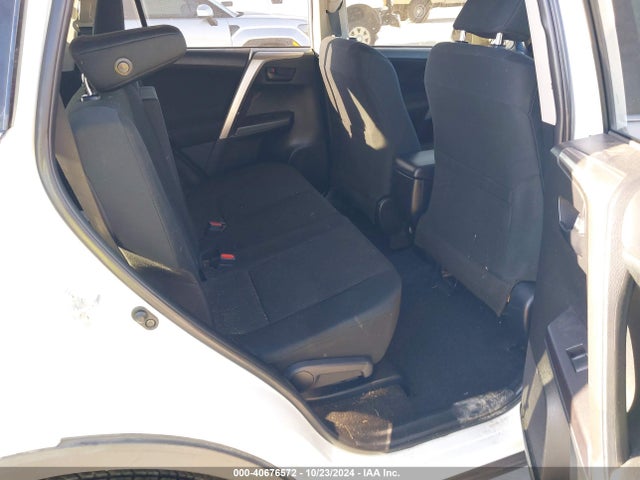Toyota RAV4 LE 2018 JTMBFREV1JJ215382 Image 8