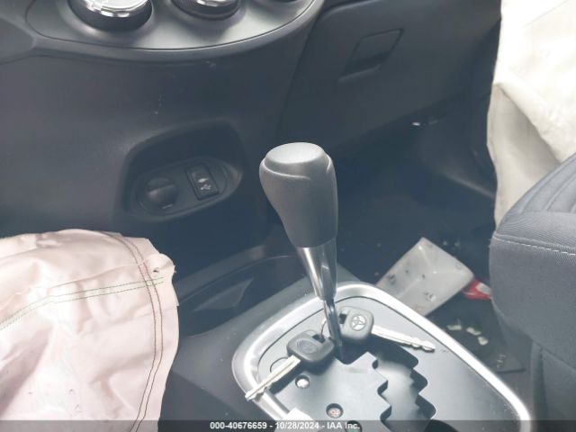 VNKJTUD39JA092848 Toyota YARIS L