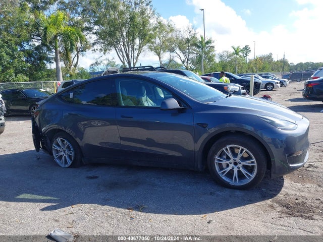 Tesla Model Y Rwd 2023 7SAYGDED2PF947136 Image 13