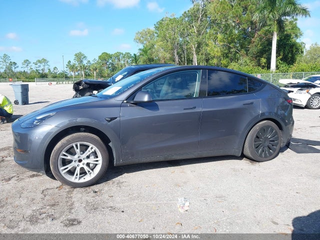 Tesla Model Y Rwd 2023 7SAYGDED2PF947136 Image 14
