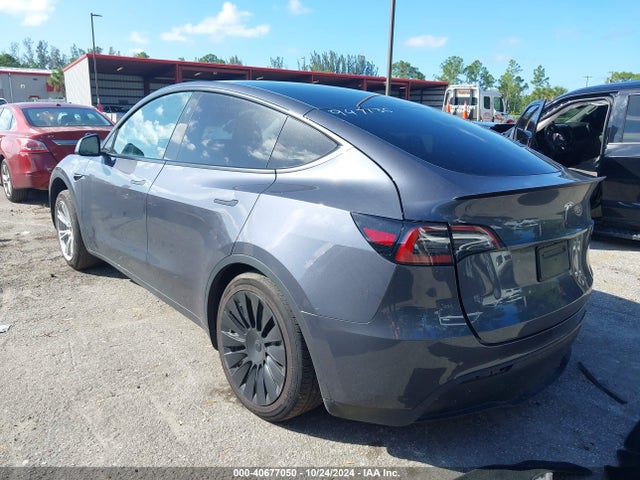 2023 TESLA MODEL Y 7SAYGDED2PF947136 Photo 2