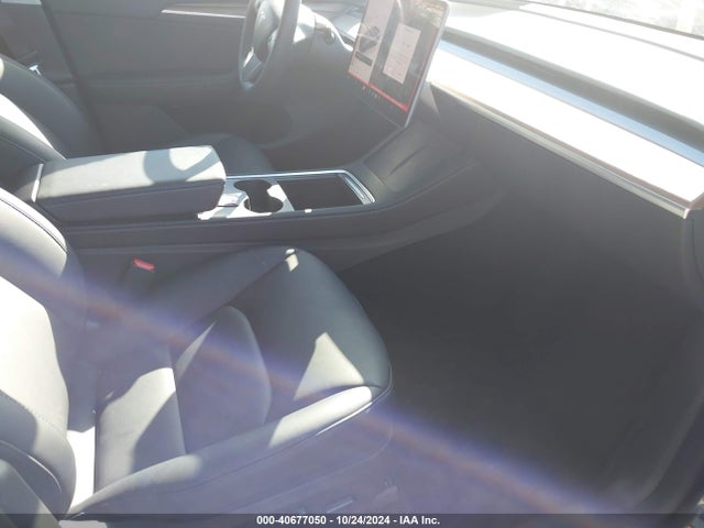 2023 TESLA MODEL Y 7SAYGDED2PF947136 Photo 4