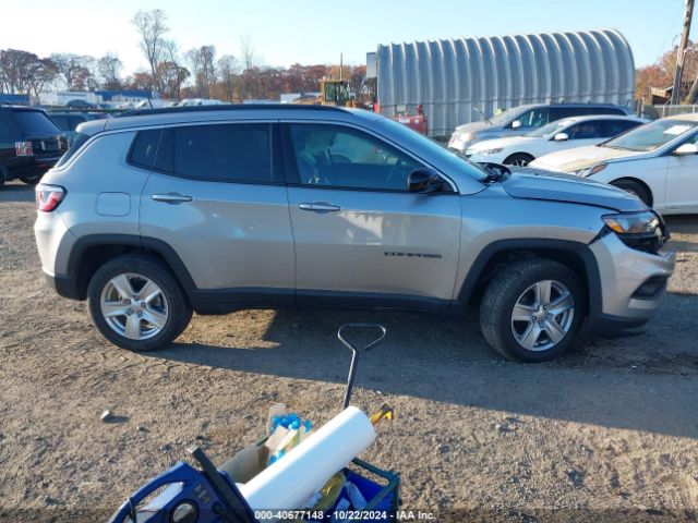 3C4NJDBB9NT104439 Jeep Compass Latitude 4x4