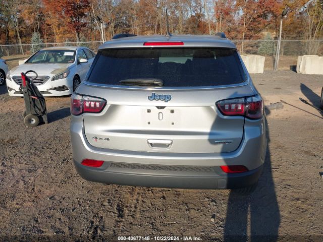 3C4NJDBB9NT104439 Jeep Compass Latitude 4x4