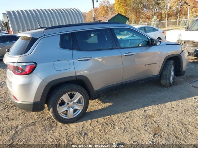 3C4NJDBB9NT104439 Jeep Compass Latitude 4x4