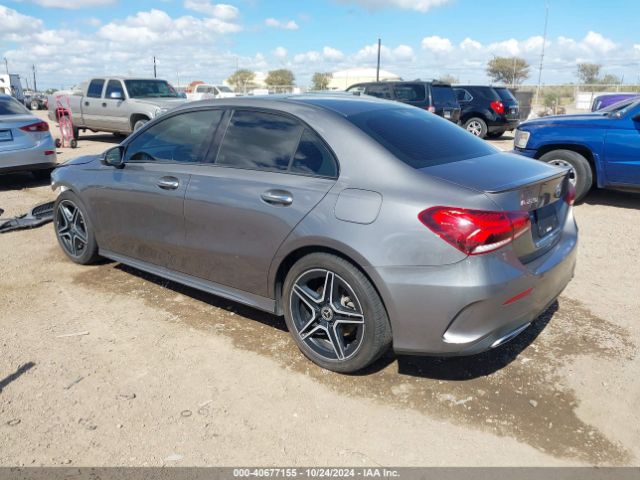 WDD3G4EB2KW007029 Mercedes-Benz A 220