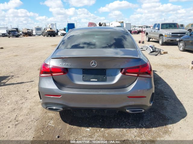 WDD3G4EB2KW007029 Mercedes-Benz A 220