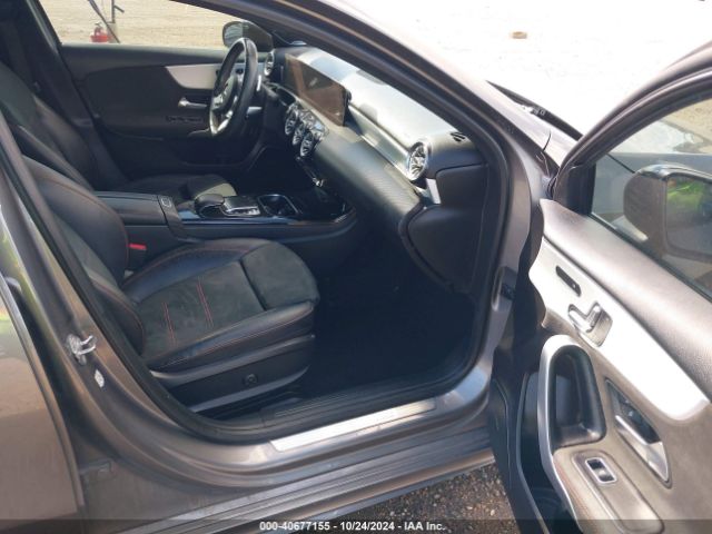 WDD3G4EB2KW007029 Mercedes-Benz A 220