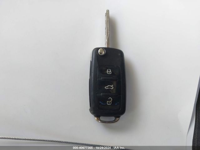 WVGAV7AX7FW592413 Volkswagen TIGUAN S