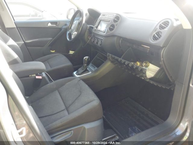 WVGAV7AX7FW592413 Volkswagen TIGUAN S