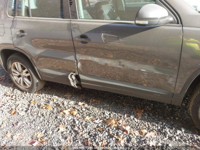 WVGAV7AX7FW592413 Volkswagen TIGUAN S